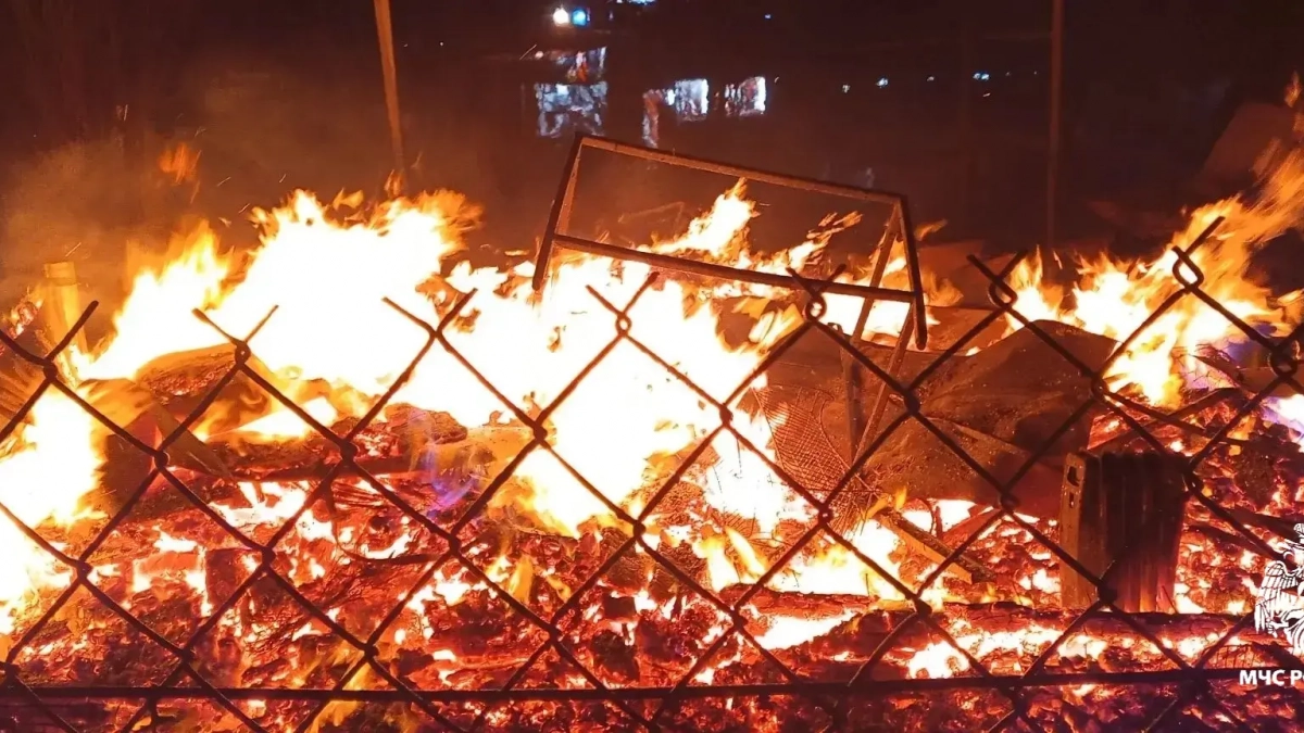 Ночью в Цивильском районе сгорела дача с баней 