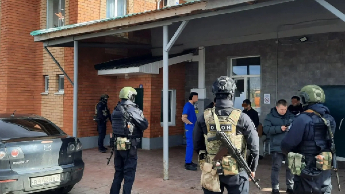 На два предприятия Чувашии нагрянули полицейские с отрядом ОМОН