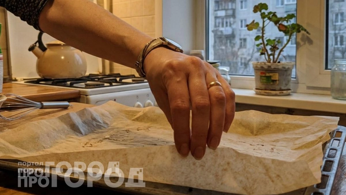 Хватит гадать с пергаментом: раз и навсегда запомните правильную сторону для идеальной выпечки без прилипания