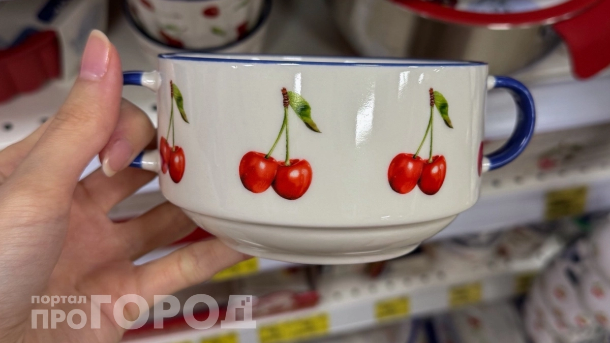 Обновила посуду в доме за копейки: в "Магнит Косметик" завезли невероятно милую коллекцию с вишней 