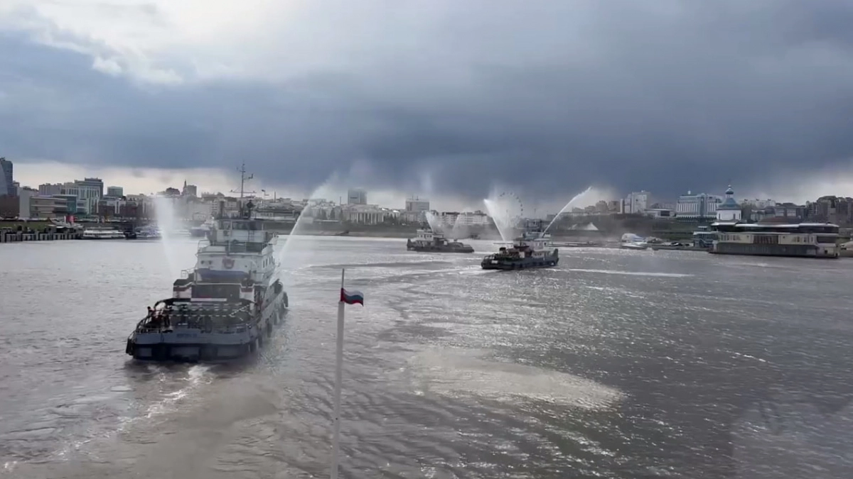 В Чебоксарах откроют речную навигацию водным шоу буксиров-толкачей