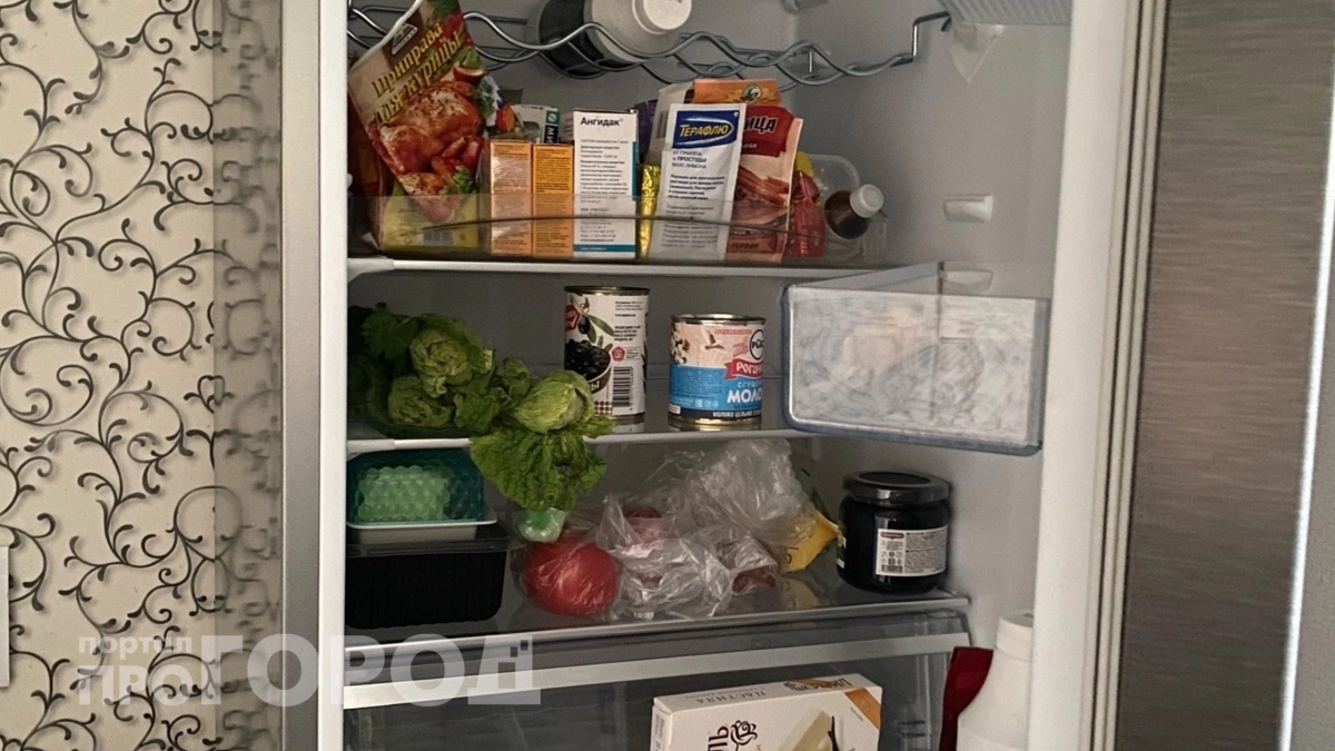 Одним движением убираю запах из холодильника: подруга подсказала способ, который стоит ноль рублей