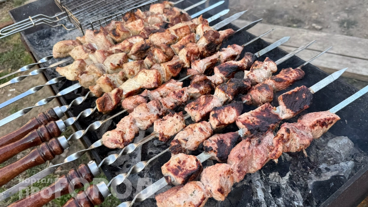 Две ложки этой специи – и мясо станет мягким как масло: секрет шашлыка, который стоит попробовать