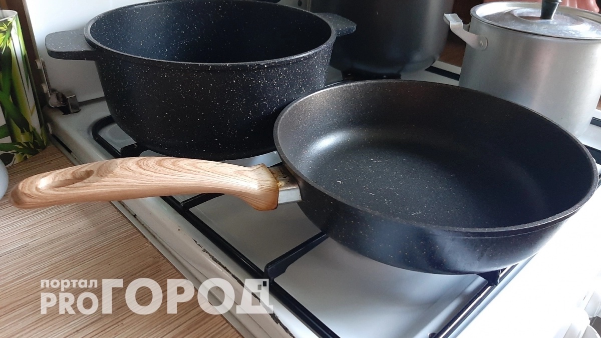 На моей кухне вся посуда блестит как новая: ресторанный способ мыть жирные сковородки без химии