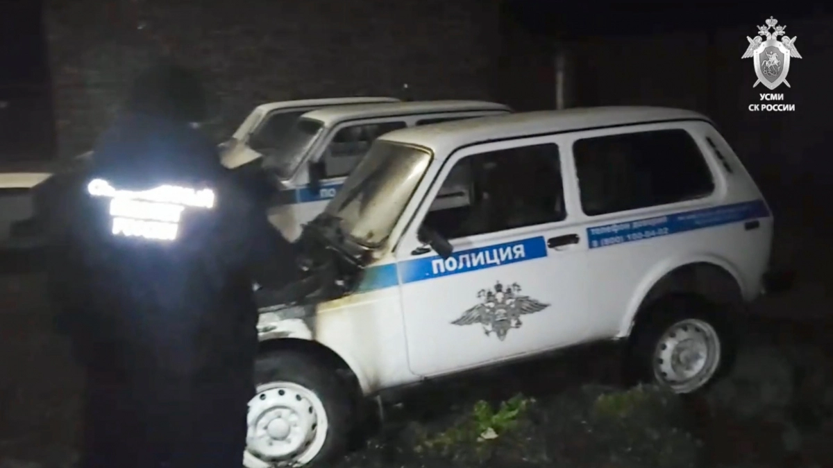 В Чувашии 18-летний парень поджег четыре полицейские машины