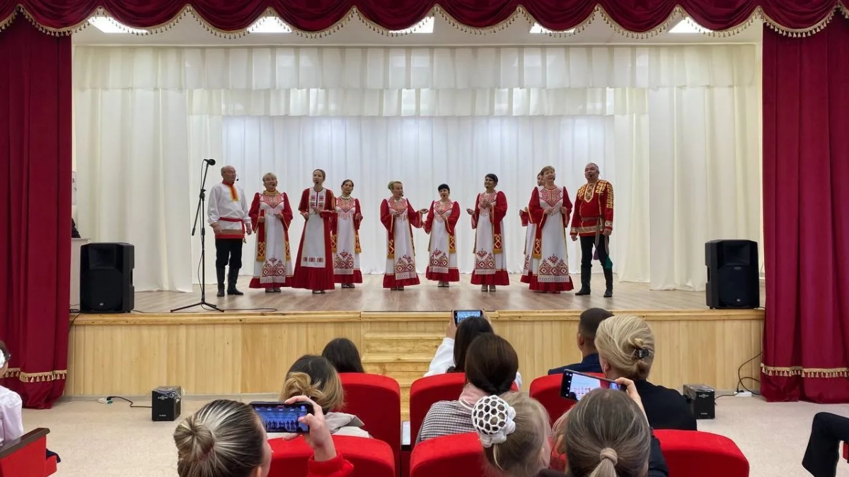 Дома культуры в 10 районах Чувашии получат новое сценическое оборудование и мебель