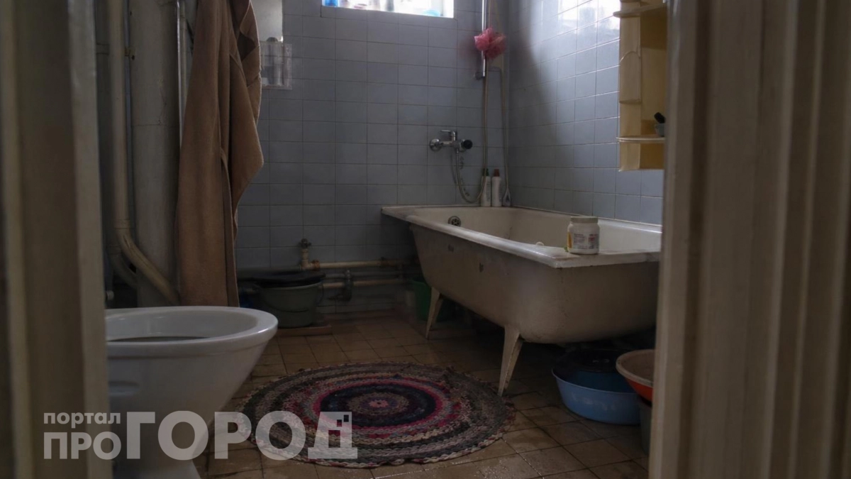 Не выбрасывайте старые футболки: делаю из них идеальные коврики для ванной за один вечер