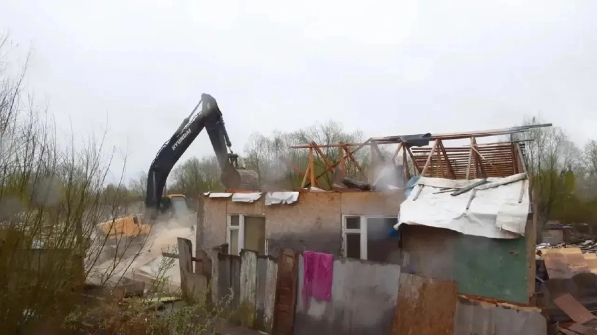 Снос незаконных построек, ограничения движения и рост цен на ритуальные услуги: главные новости за 28 апреля