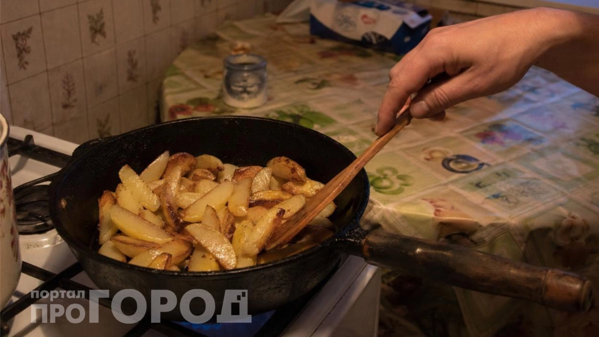 Только не подсолнечное: на чем жарить картошку, чтобы была хрустящая аппетитная корочка  