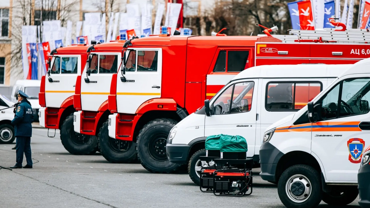 Пожарные Чувашии получили КамАЗы и "Соболи" для сел