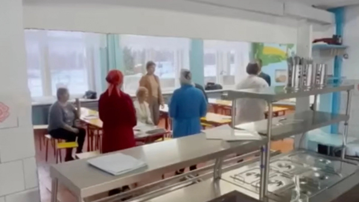  В суде Чувашии отстаивают права детей, которые отравились в школьной столовой: одному уже выплатили деньги