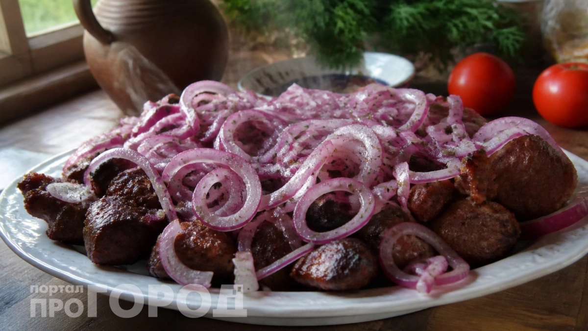 Самый вкусный рецепт маринованного лука: использую для шашлыка, домашнего бургера или в салат