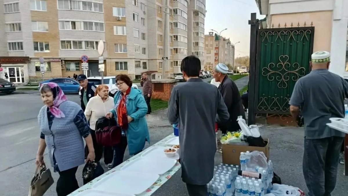 Мусульмане Чувашии помогают жителям поврежденных беспилотниками домов