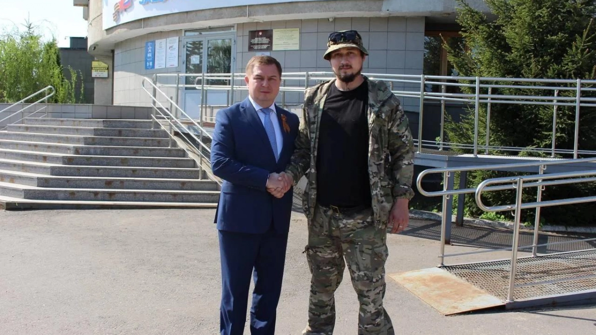 Ветеран СВО с шестью детьми получил автомобиль с ручным управлением