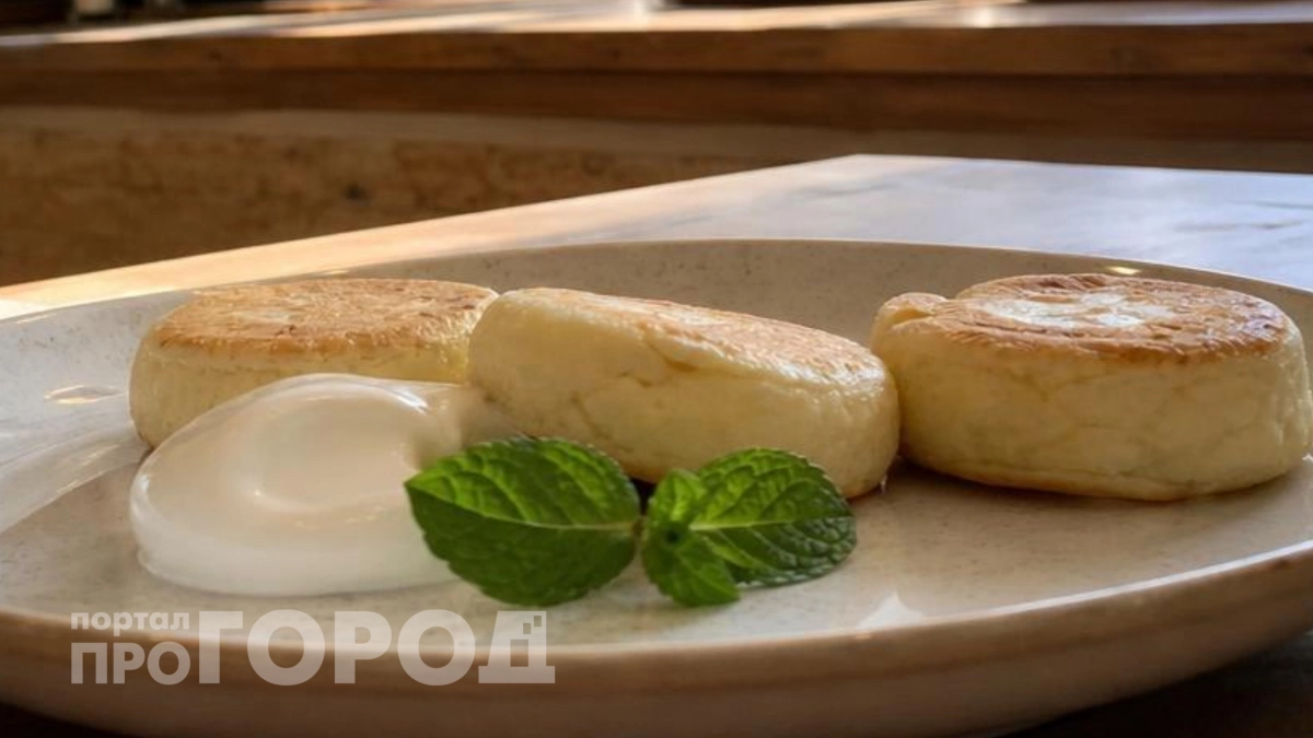 Взяла яйцо и завалявшийся плавленный сырок "Дружба" – этот завтрак затмил классические сырники