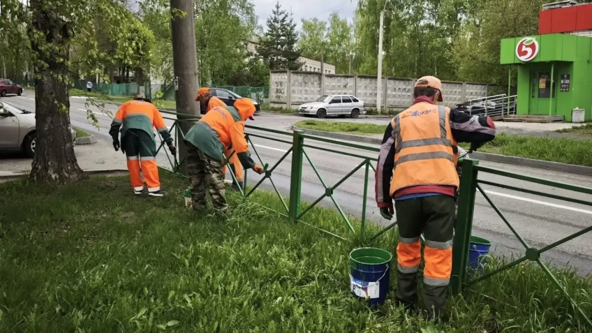 Дорожники убирают смет и моют улицы в трех районах Чебоксар