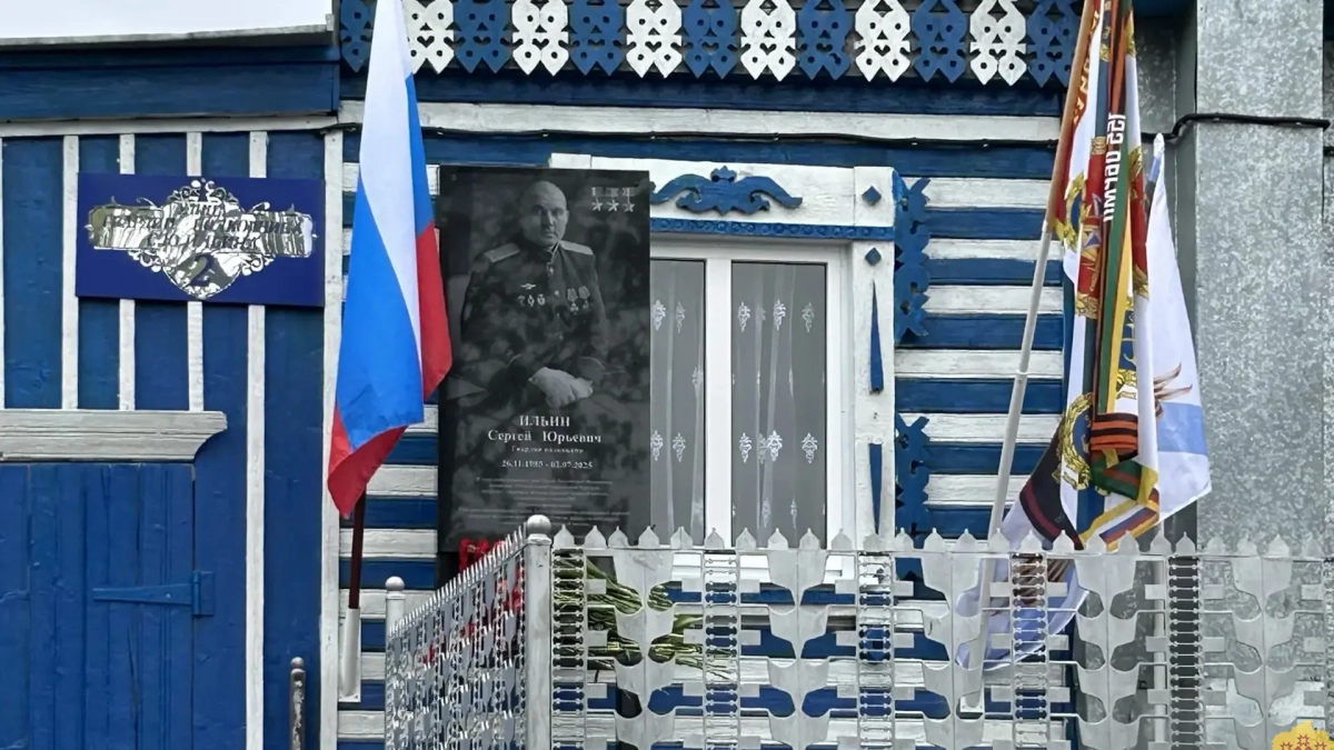 В Чувашии открыли мемориальную доску Герою России, который погиб в бою на СВО