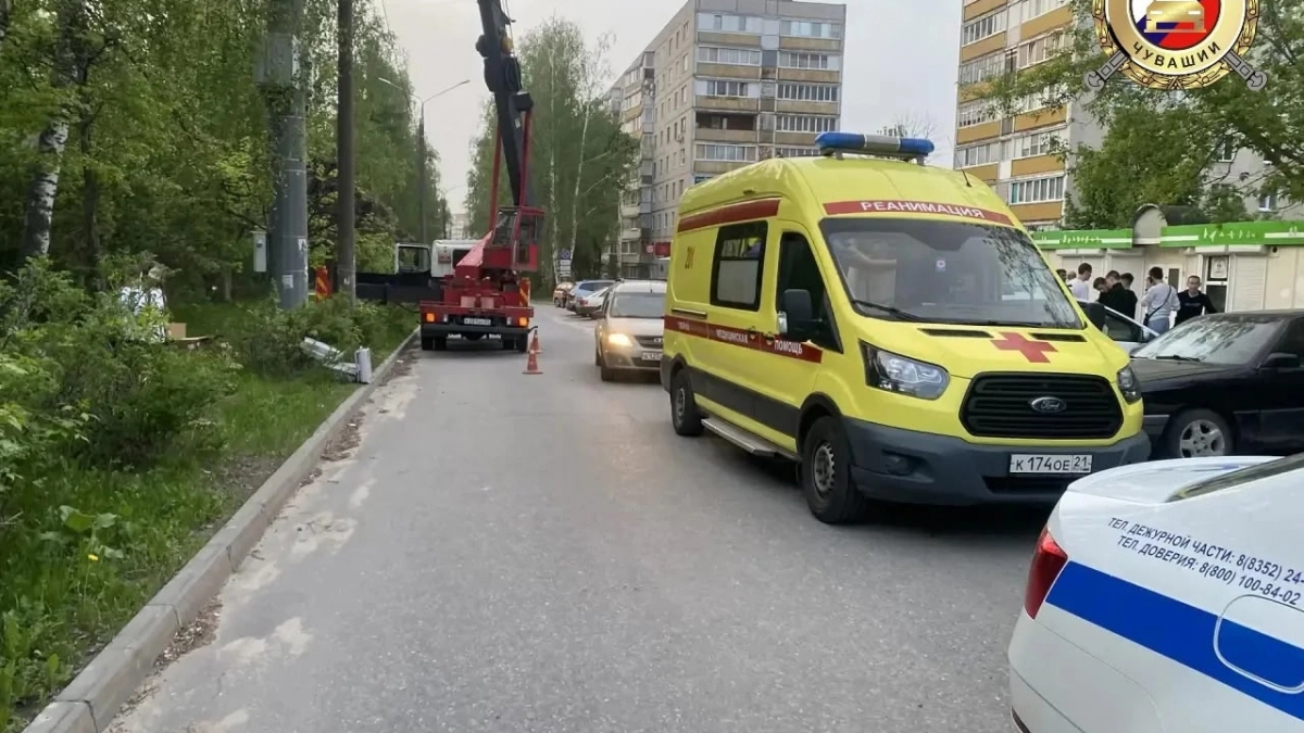 В Чебоксарах Nissan Note сбил ребенка, выбежавшего из-за стоящих автомобилей