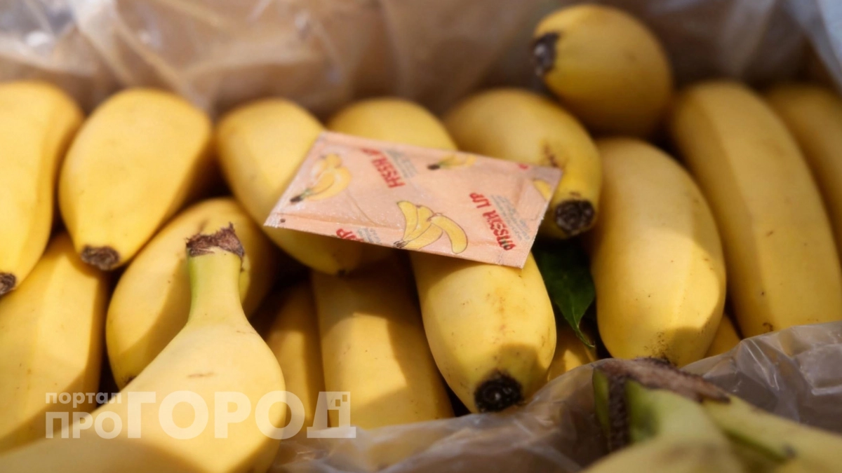 Вслед за продавцами "Магнита" и "Пятерочки" забираю себе маленькие пакетики из ящиков с бананами