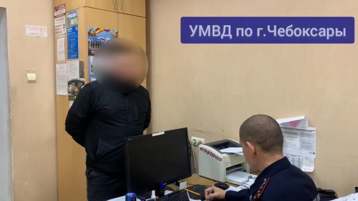 В Чебоксарах наказали блогера, который вез человека на платформе эвакуатора