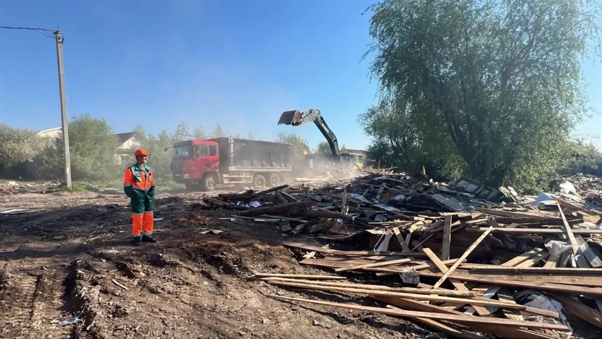 В Альгешево убирают территорию после сноса незаконных построек