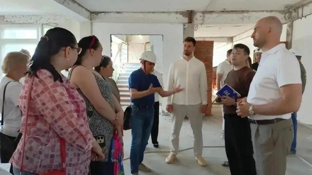 Родители вместе с депутатами проверяют капремонт 16 школ Чебоксар
