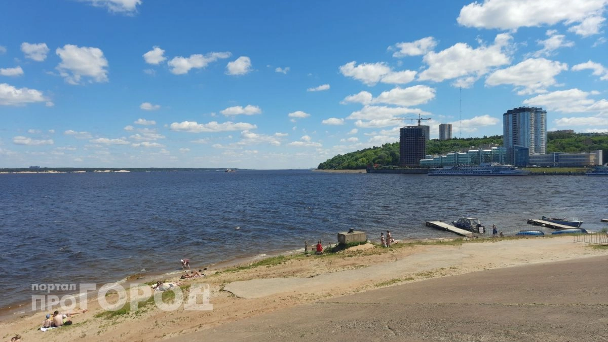 Полицейские вытащили из воды двух мальчиков, которые купались одни на пирсе в Чебоксарах