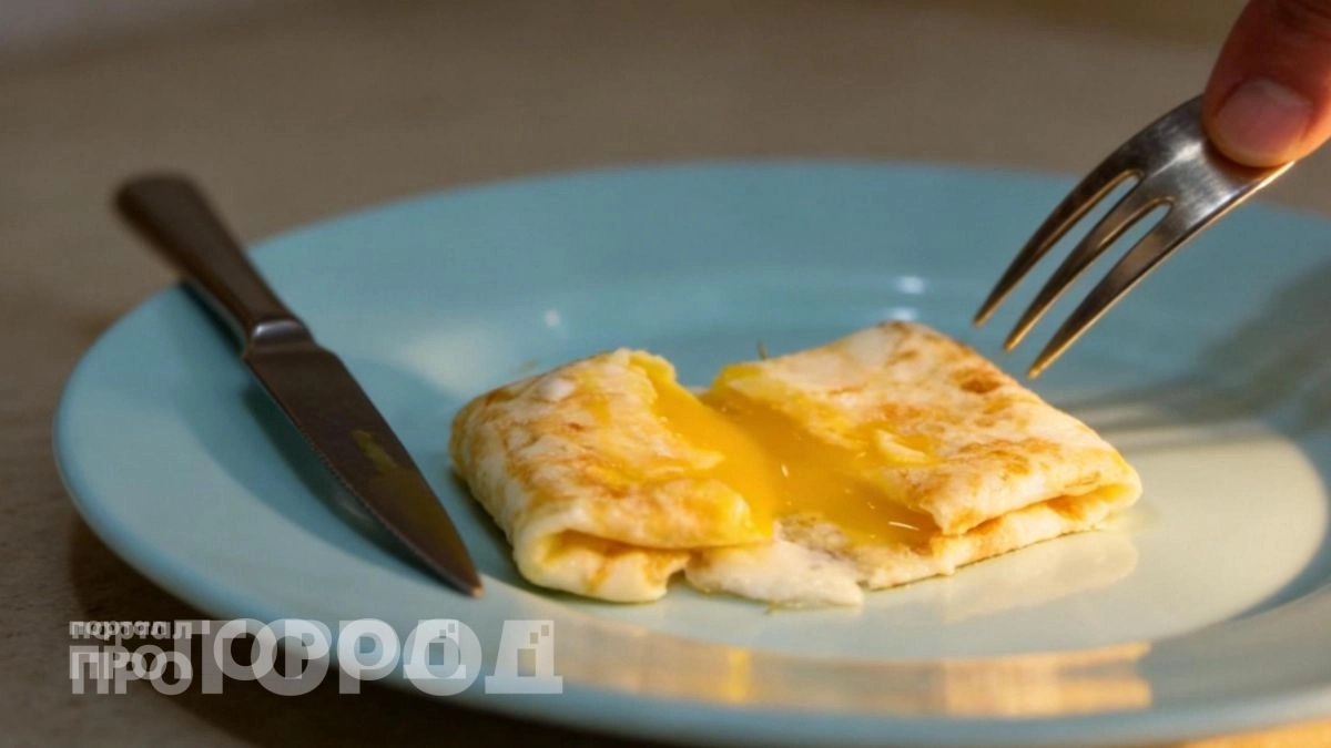 Хватит готовить банальную яичницу: одна простая манипуляция превратит обычный завтрак в ресторанный шедевр