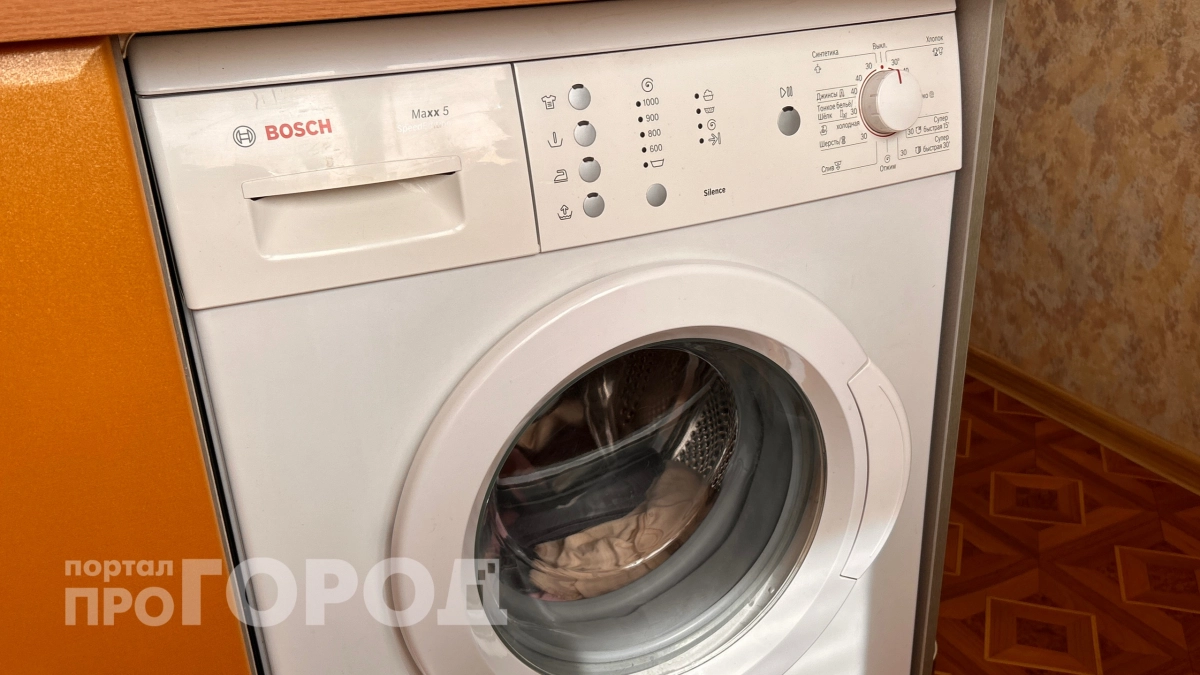Выбросила весь порошок после этого рецепта: смесь из специй справляется с пятнами от вина и травы за один раз