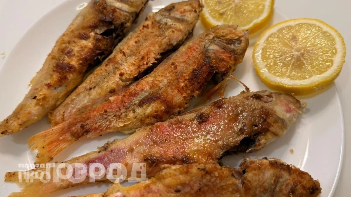 Больше никакой вони от жареной рыбы: добавьте этот простой продукт на сковороду для идеального результата