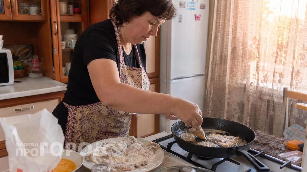 Хватит мучиться с жирной рыбой: простая хитрость для идеальной хрустящей корочки без лишнего масла на сковороде