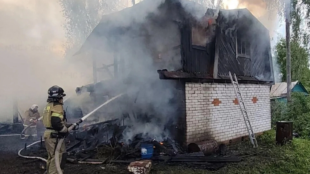 В Заволжье от огня в банной печи сгорели два дома