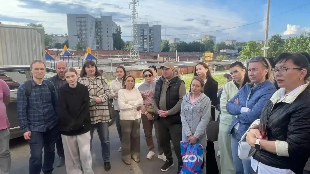 В Чебоксарах 30 бригад восстанавливают дома после атаки БПЛА