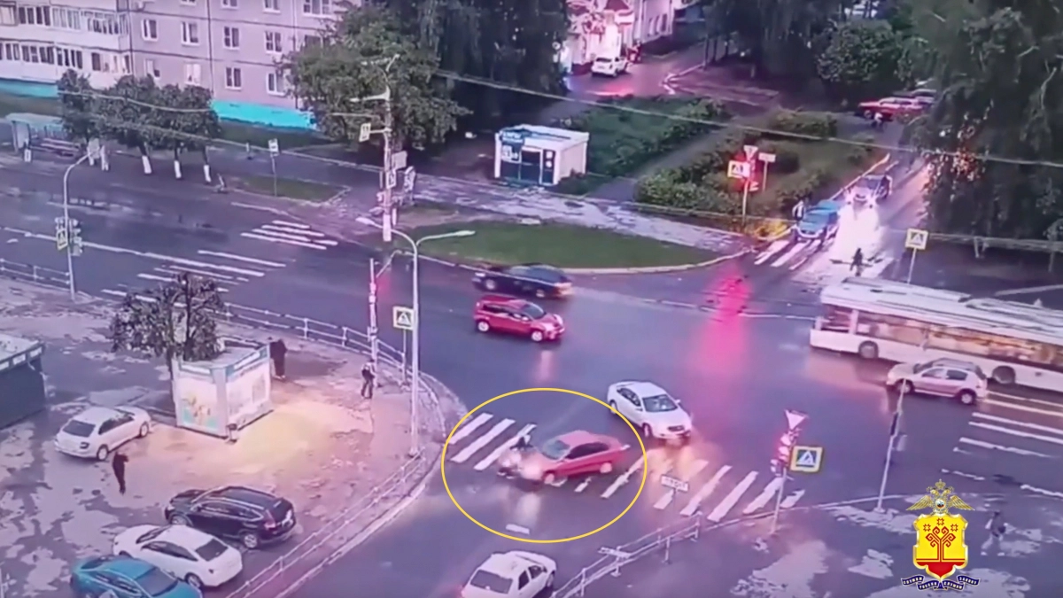 На перекрестке в Чебоксарах сбили двух пенсионеров