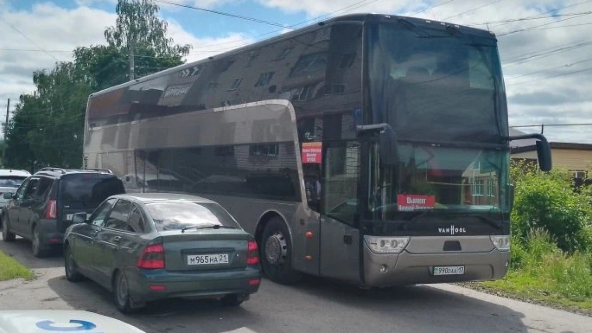 В Алатыре полицейские остановили автобус с мигрантами и обнаружили в нем нарушителей