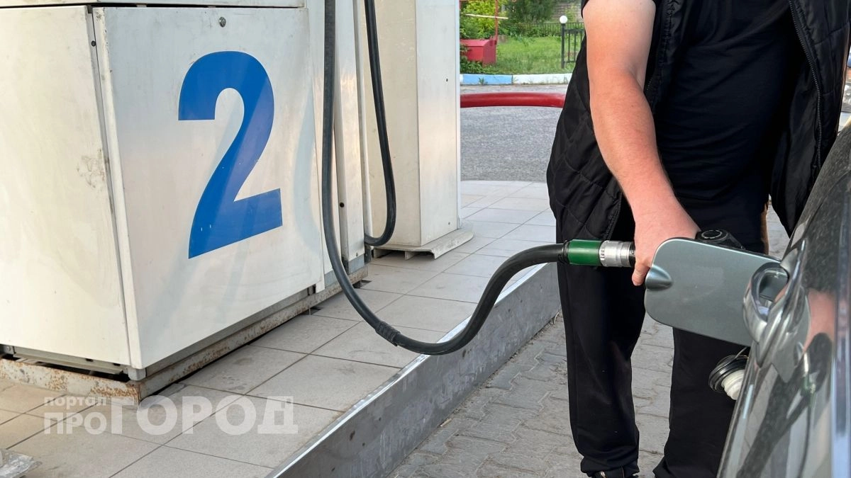 Средней зарплаты в Чувашии хватит только на 965 литров бензина в месяц