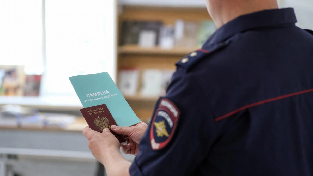 Школьникам Чебоксар вручили первые паспорта в Национальной библиотеке