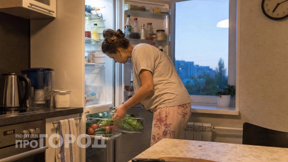 Забудьте про ледяную «шубу»: безопасная разморозка холодильника без луж и запаха