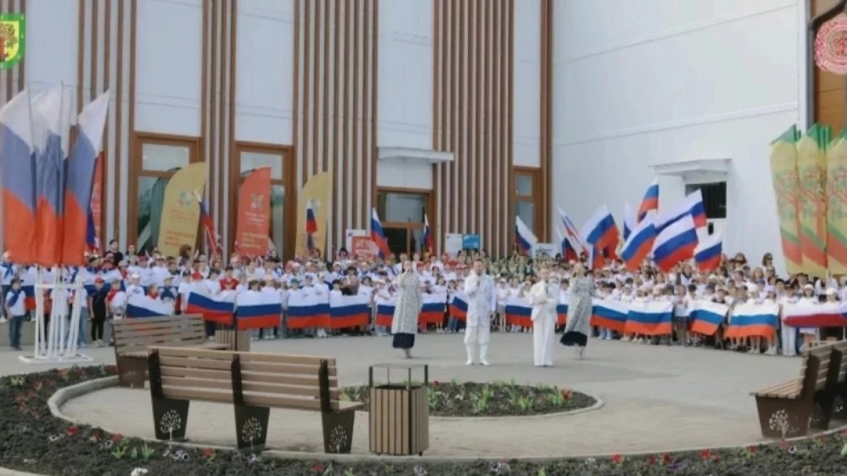 Юные цивиляне посвятили своё выступление России