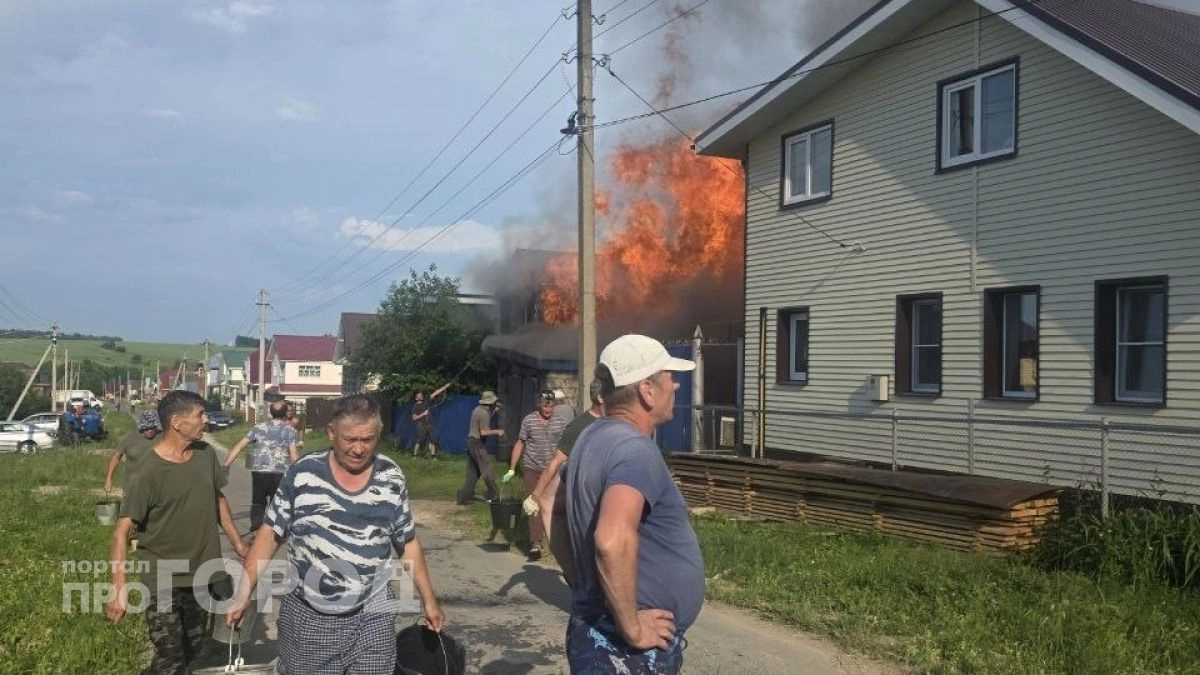 При тушении пожара в Чебоксарском районе пострадал пришедший на помощь мужчина