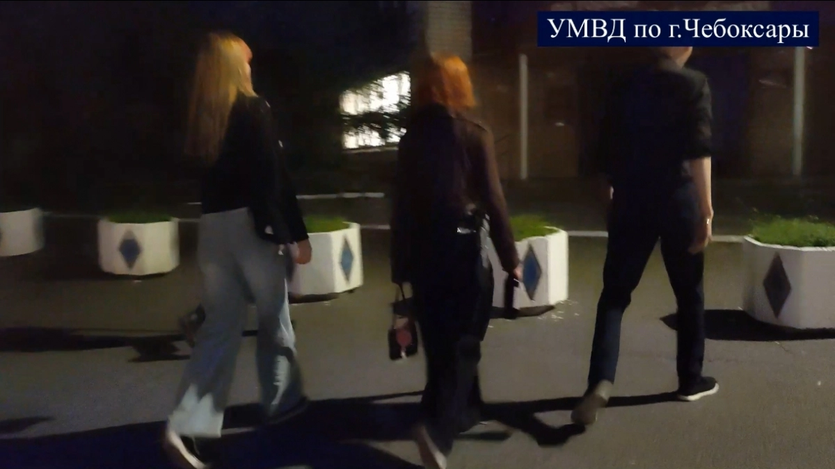 В Чебоксарах родителей двух девушек-подростков ночью вызвали из Янтиковского района и Новочебоксарска 