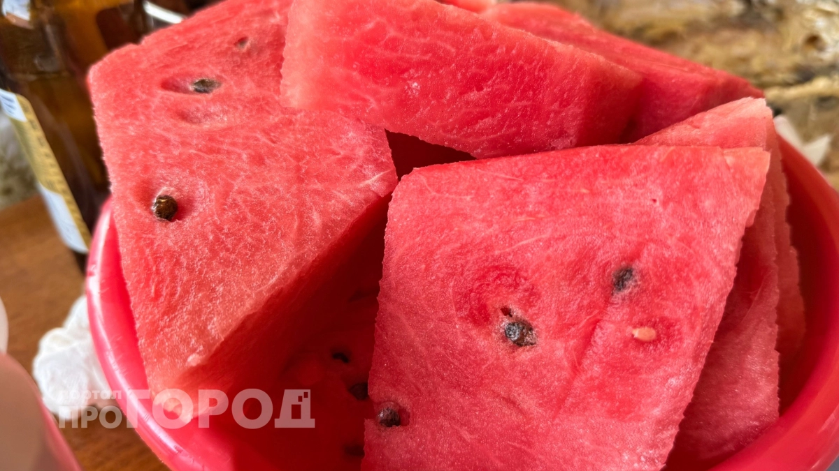 Ранние арбузы в июне: эксперты рассказали, можно покупать или нет 