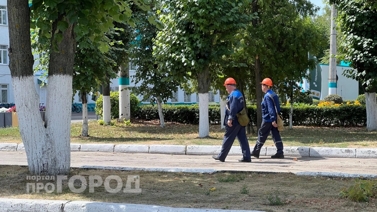 Эти простые работяги получают от 100 тысяч в месяц: топ самых высокооплачиваемых специальностей