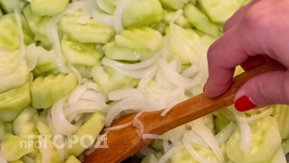 Огурцы-переростки больше не проблема: делаю бомбический салат на зиму – улетает с жареной картошечкой