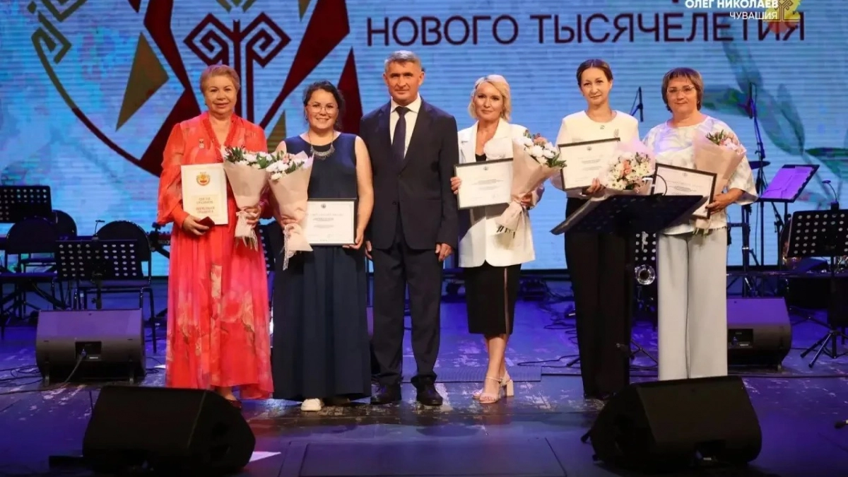 Олег Николаев учредил День сельской женщины на форуме «Я – женщина нового тысячелетия»