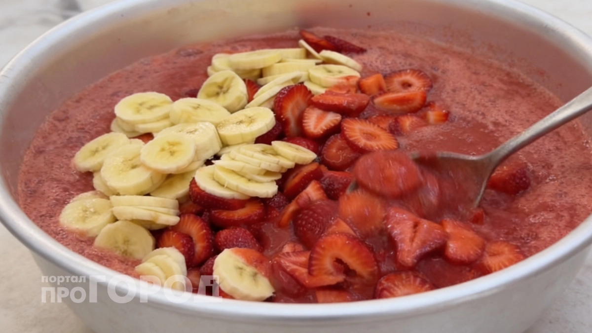 Самая вкусная клубничная заготовка без варки: яркий вкус даже с несладкой ягодой