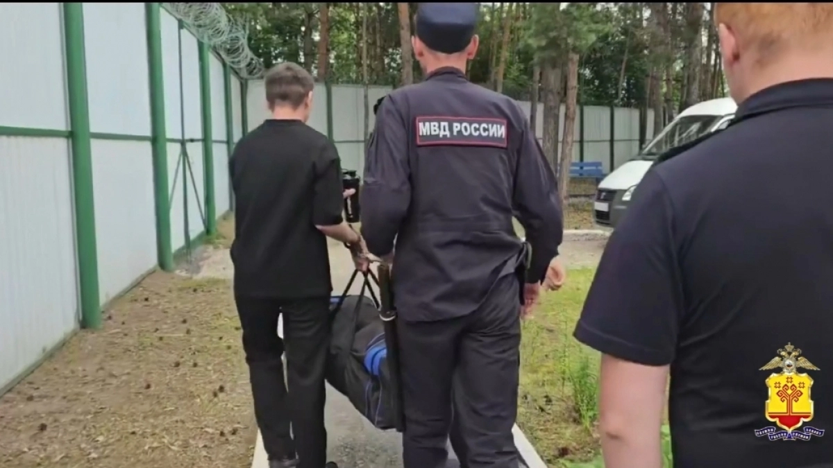 Полицейские Чувашии депортировали преступника из Средней Азии