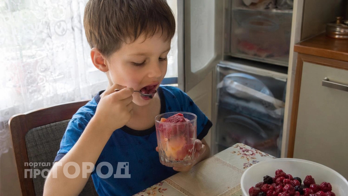 Сын обожает фруктовый лед: чтобы не пичкать химией научилась делать мороженое дома – всего 3 ингредиента