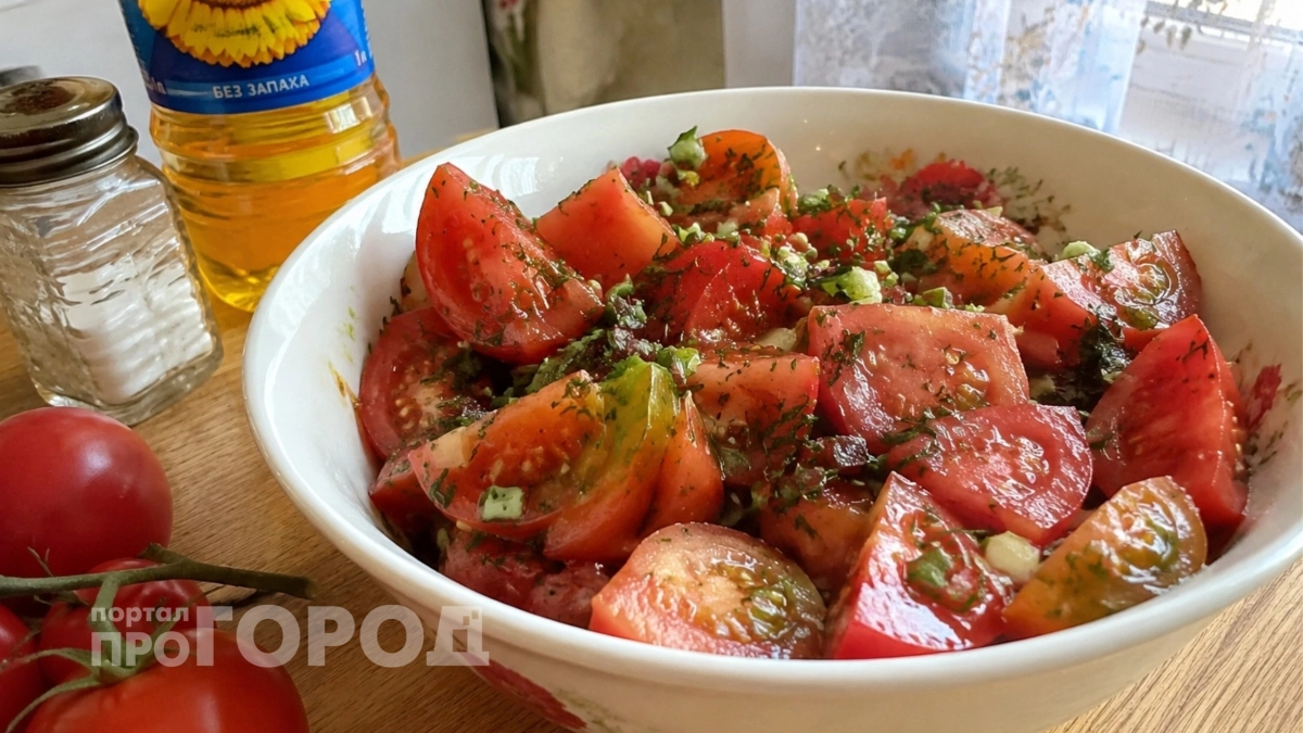 Простой способ вернуть вкус детства: готовим летний салат из спелых томатов как на юге