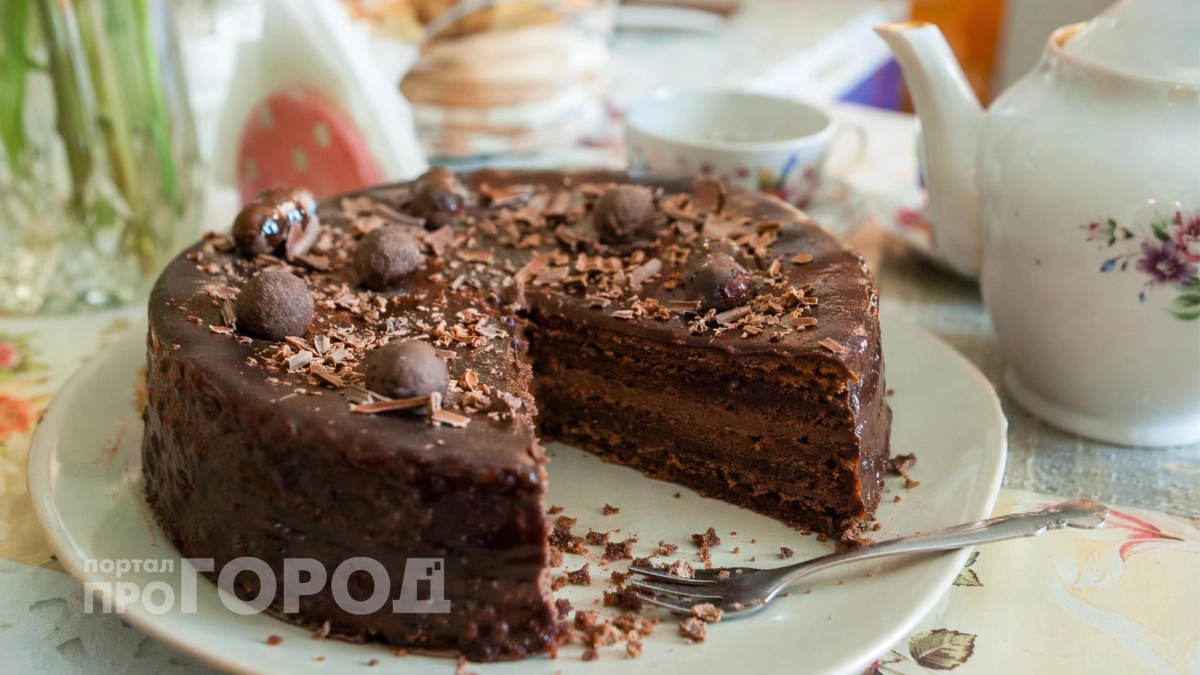 Духовка больше не нужна: показываю, как приготовить шоколадный торт, который тает во рту на плите